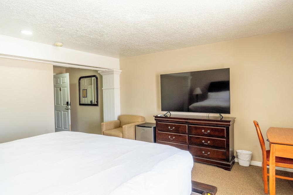 Road Creek Inn photo 35