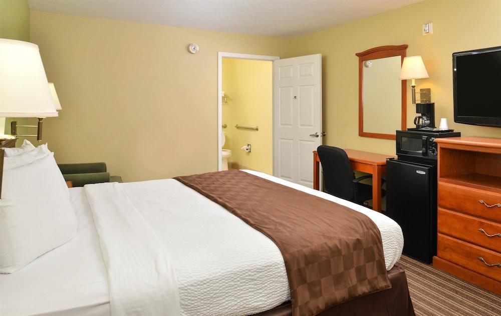 Americas Best Value Inn & Suites University Ave photo 4