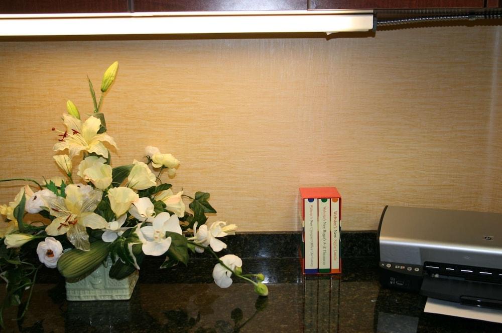 Hampton Inn Brentwood photo 5