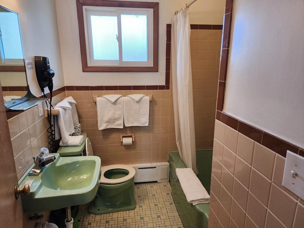 Riviera Motel Erie photo 18