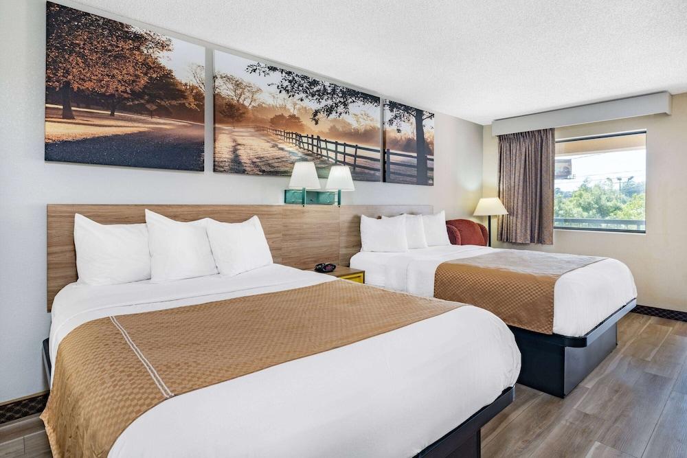 Days Inn by Wyndham Macon I-475 photo 15