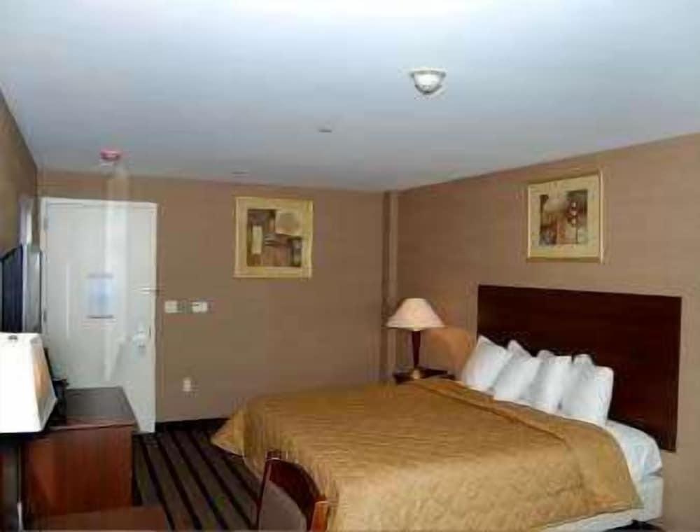 Days Inn by Wyndham Bronx Near Stadium photo 2