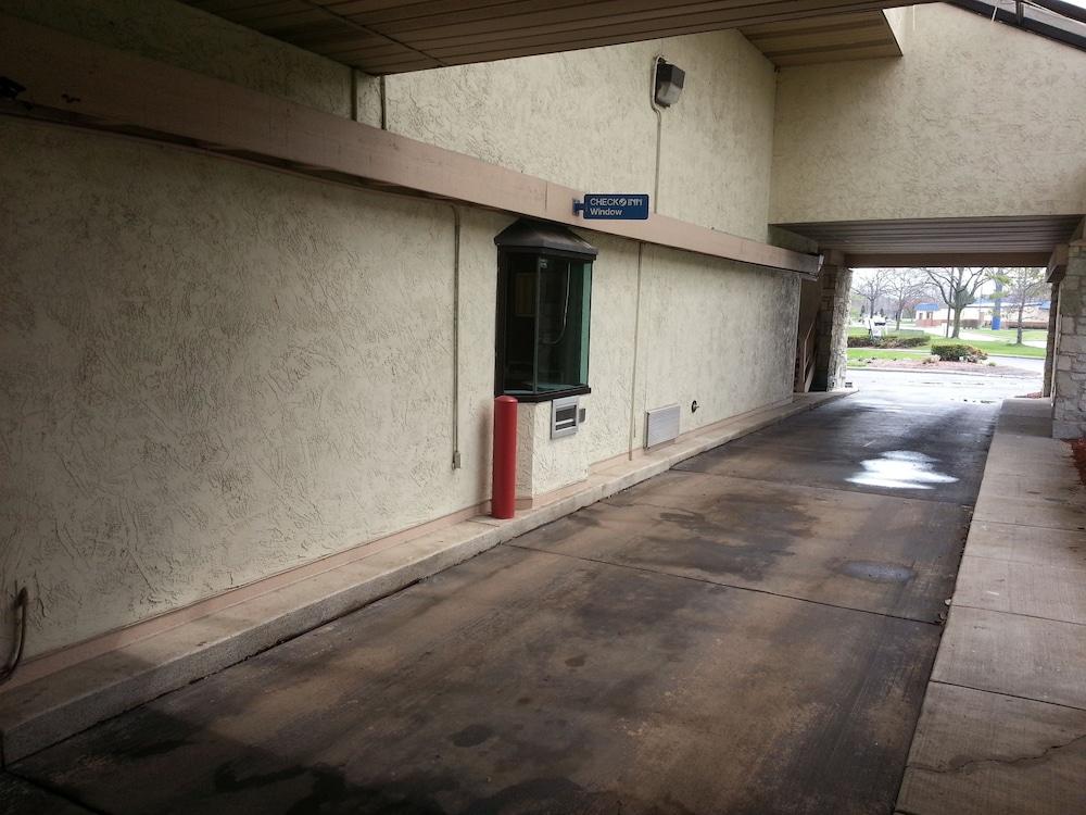 Days Inn & Suites by Wyndham Monroe photo 19
