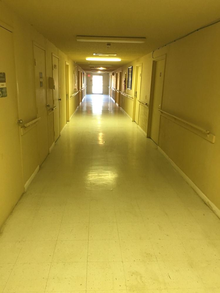 Reddy Inn and Suites photo 14