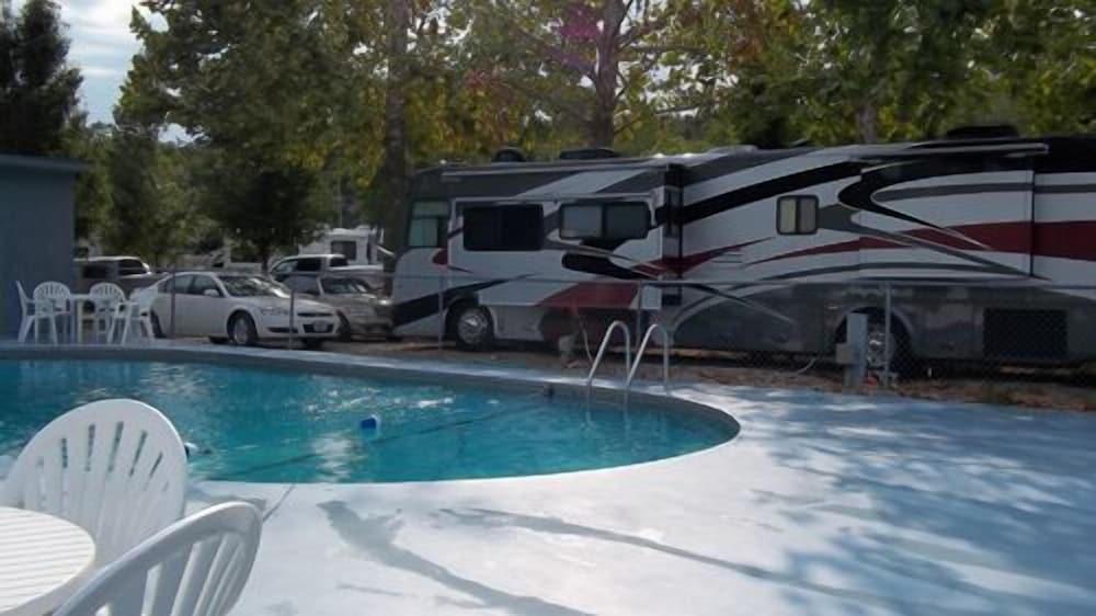 Taneycomo Lakefront Resort photo 17
