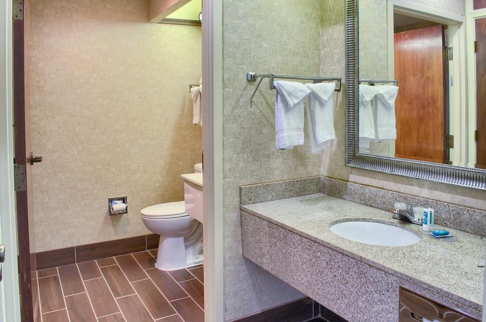 Hometown Inn photo 48