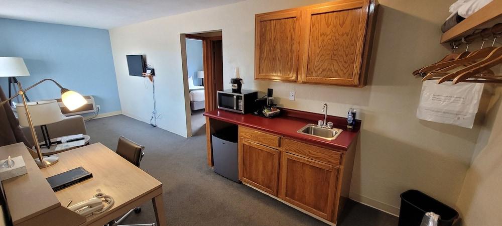 Pictured Rocks Inn & Suites photo 31
