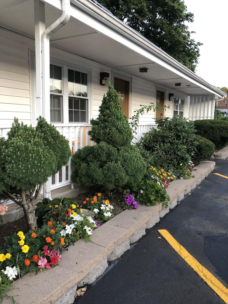Chisholms Motor Inn photo 33