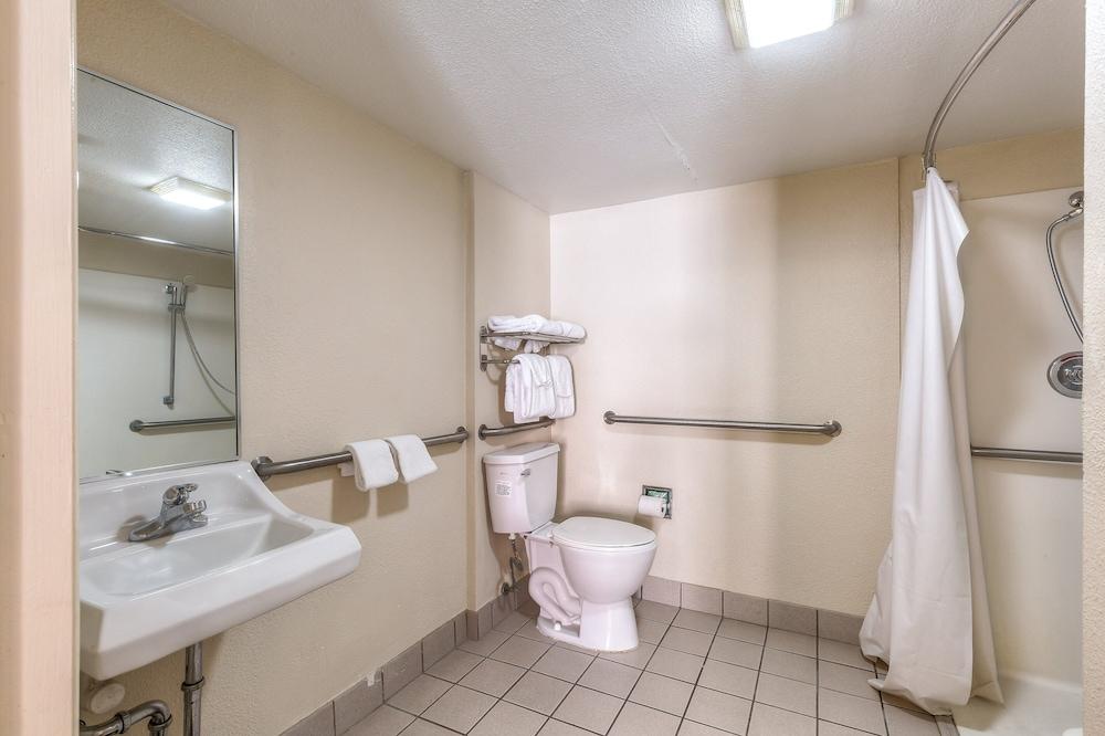 Red Roof Inn Amarillo West photo 27