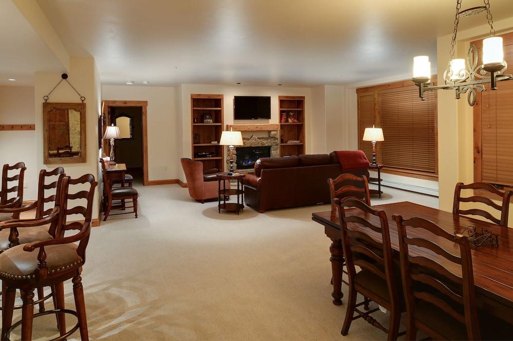 WestWall Lodge photo 72