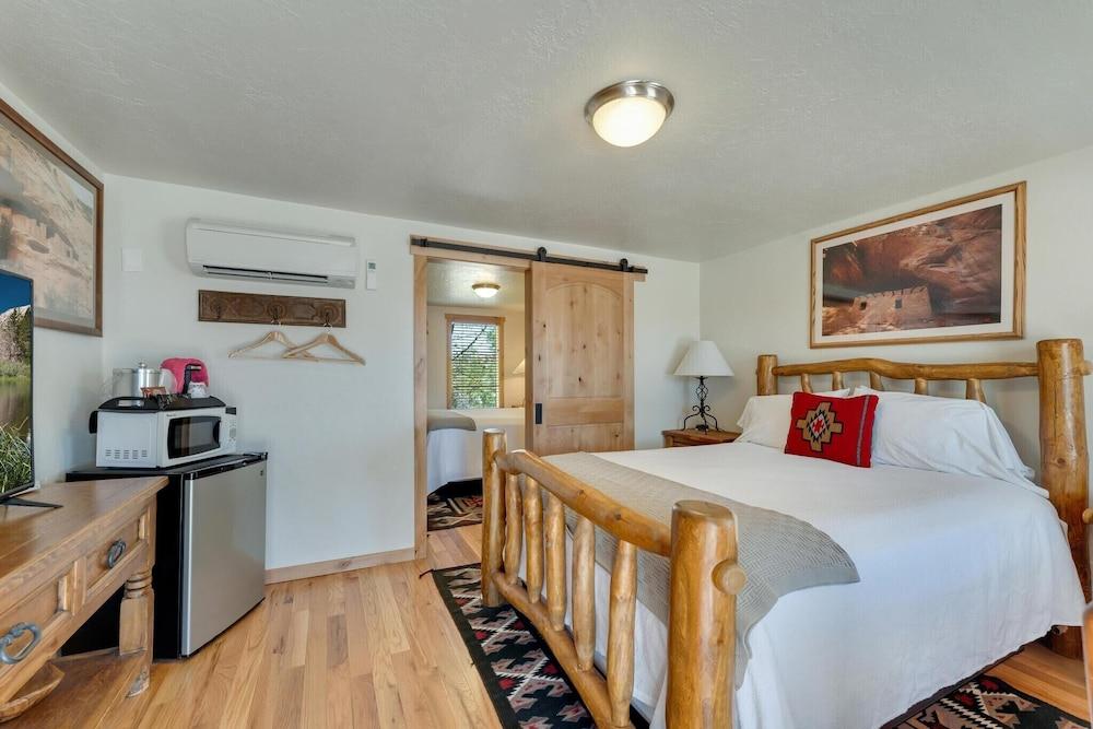 Stone Lizard Lodging photo 27