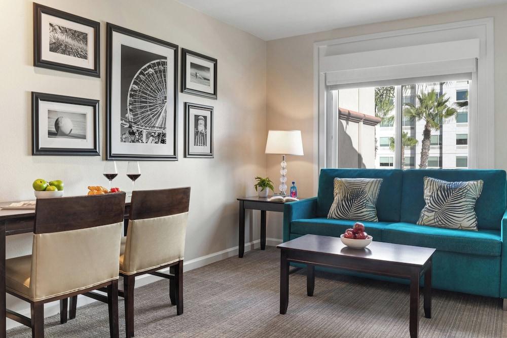 Peacock Suites photo 23