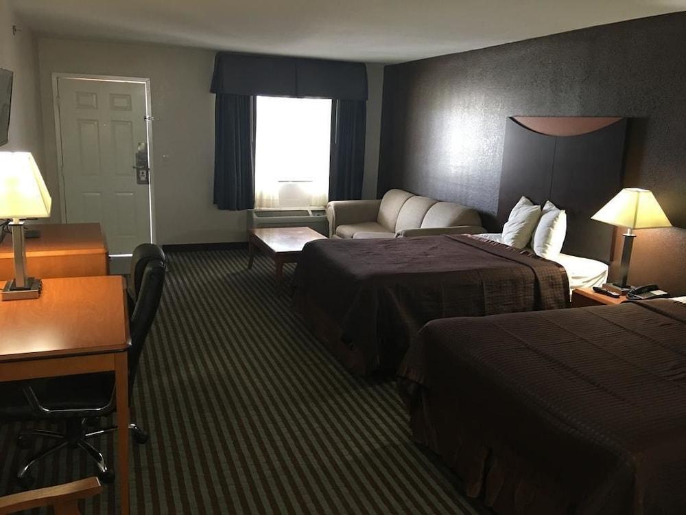 Cypress Inn photo 3