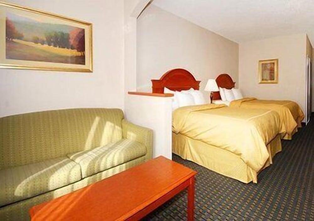 Comfort Suites Fairgrounds West photo 48