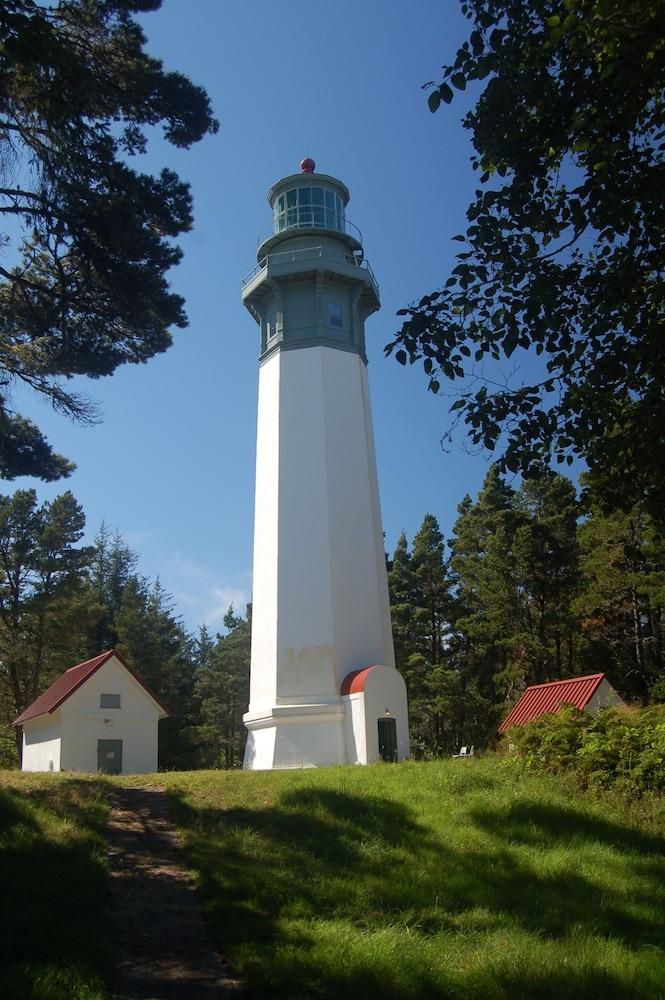 Islander Westport photo 20
