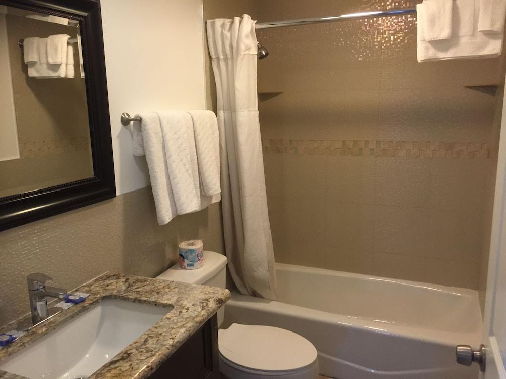 Bayshore Inn Motel photo 41