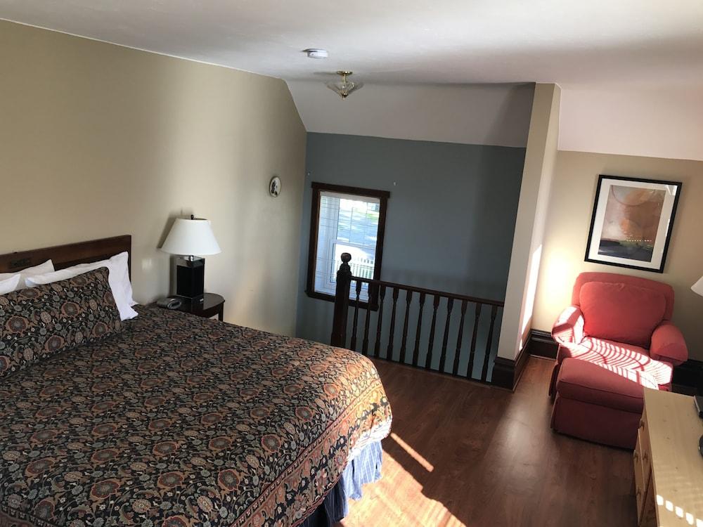 Harbor Light Inn photo 8