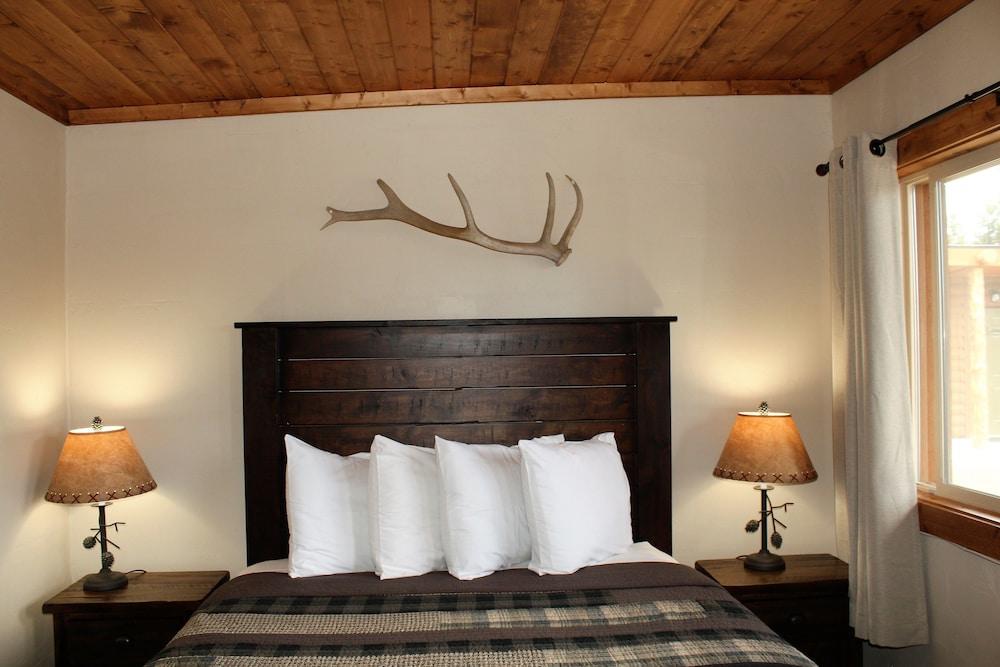Elkhorn Cabins And Inn photo 27