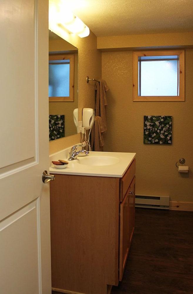 Tahquamenon Suites Lodging photo 26