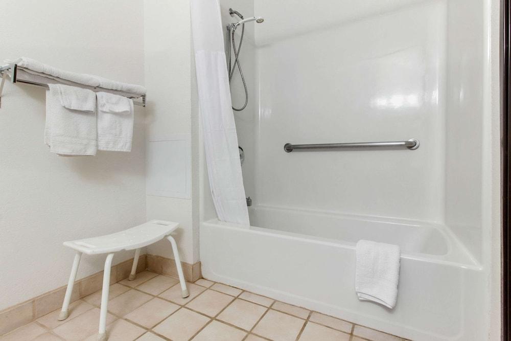 Econo Lodge Oacoma - Chamberlain West photo 47