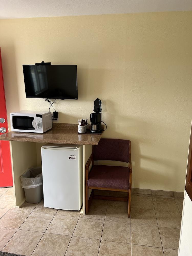 All Star Inn & Suites photo 17