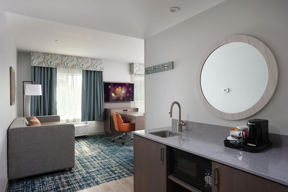 Hampton Inn & Suites Manistee Waterfront photo 9