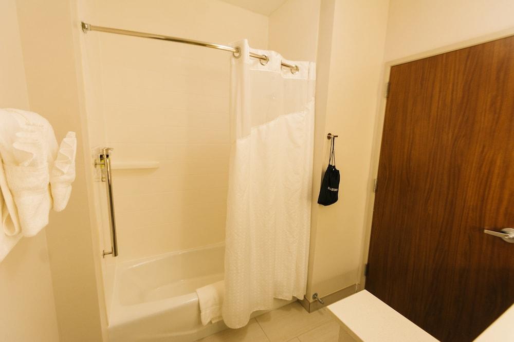 Holiday Inn Express & Suites Birmingham - Homewood by IHG photo 43