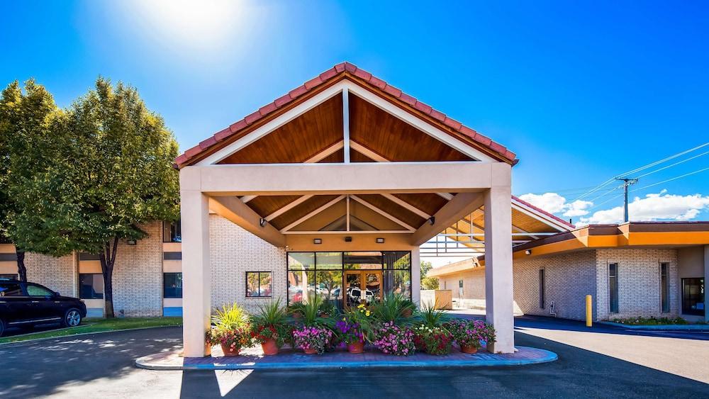 Best Western Town & Country Inn photo 33