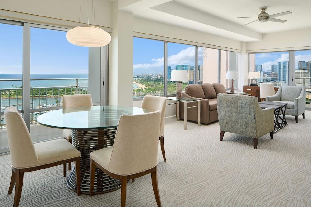 Ilikai Hotel & Luxury Suites photo 37
