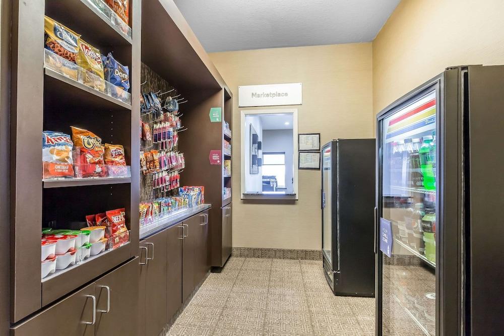 Comfort Suites Houston IAH Airport - Beltway 8 photo 17