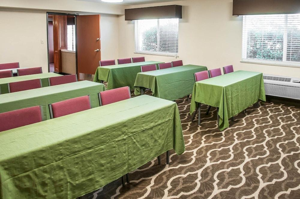 Comfort Suites Albuquerque/North Journal Center photo 14
