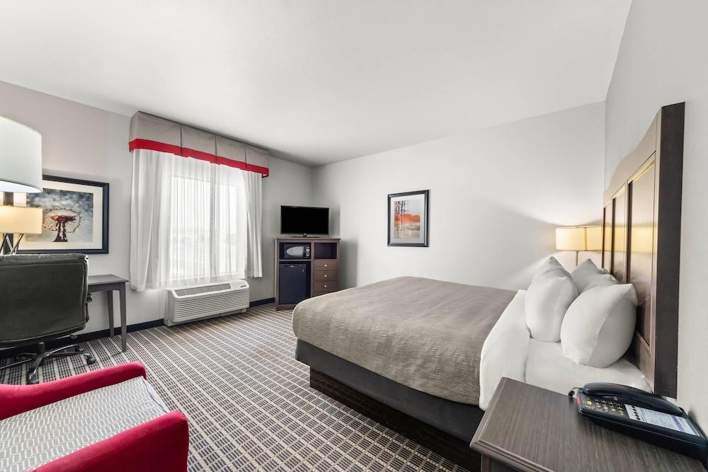 Quality Inn & Suites Pearsall photo 20