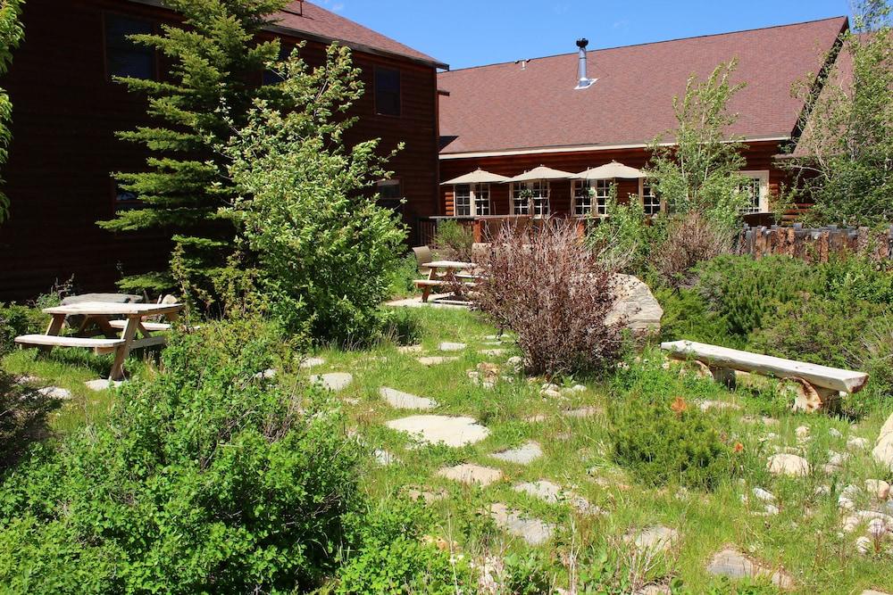 Old Corral Hotel & Steakhouse photo 4