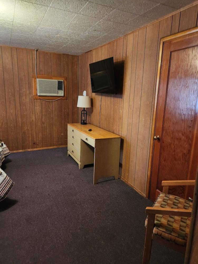 Big Sky Motel photo 9