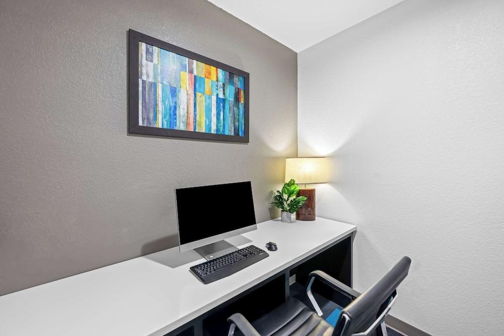 Best Western Palace Inn & Suites photo 35