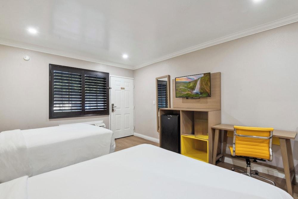 Hotel H-Wood photo 3