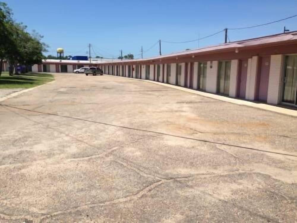 Holiday Motel photo 1