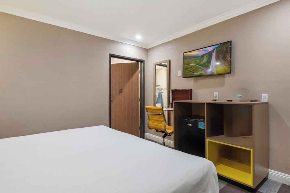 Hotel H-Wood photo 2