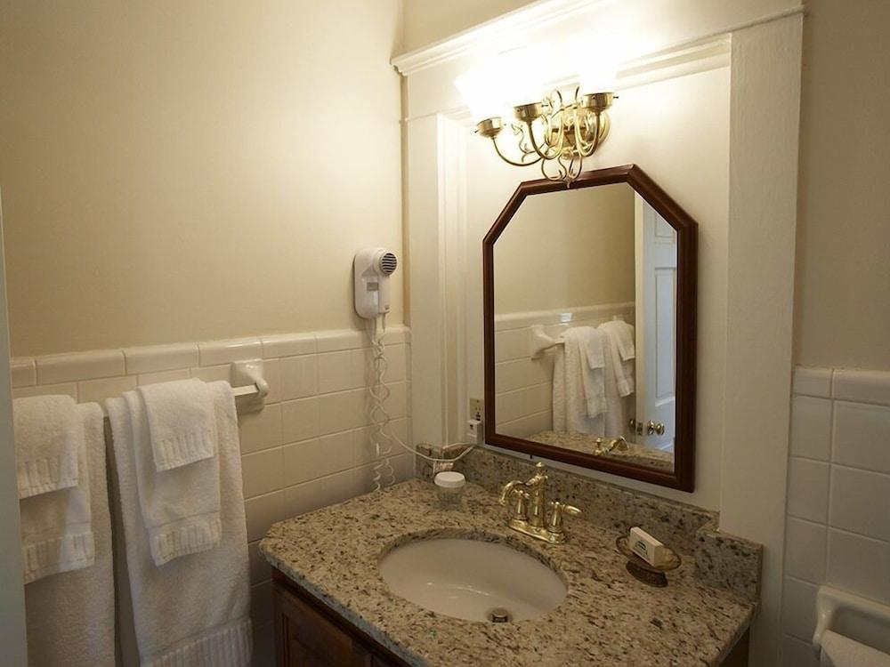 Smithfield Inn photo 21
