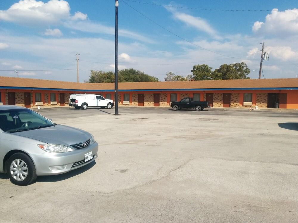 Budget Host Motel Gainesville photo 9