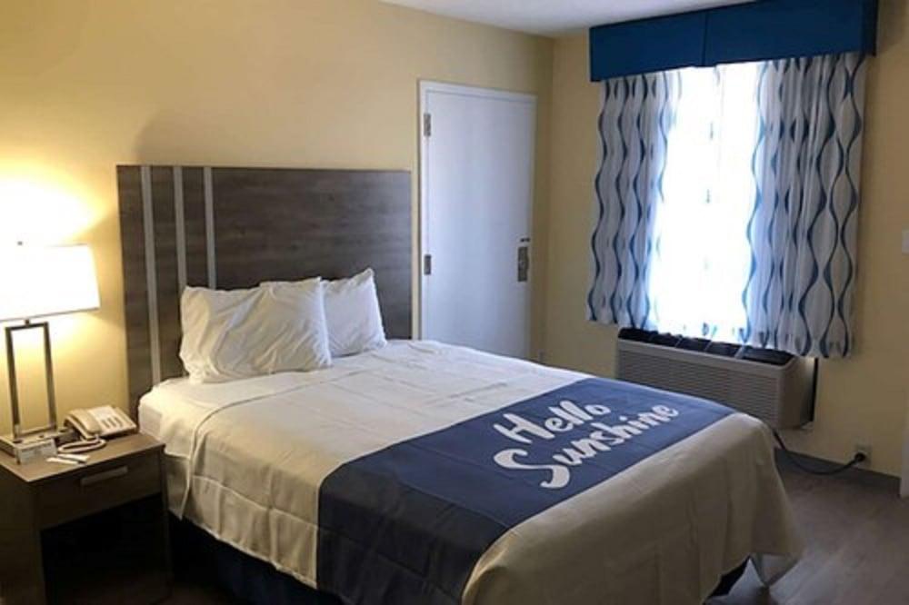Days Inn by Wyndham Cape Carteret near Emerald Isle photo 12