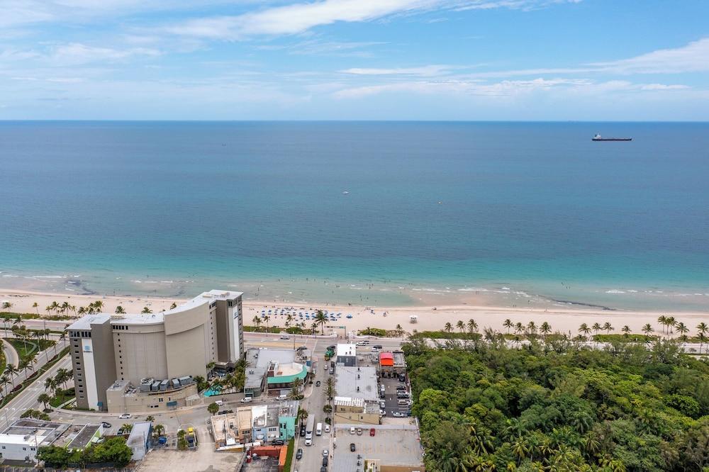 BeachSide 9th Residences photo 30