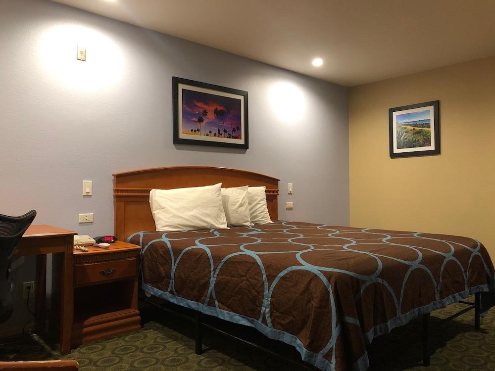 Orange Tustin Inn photo 5