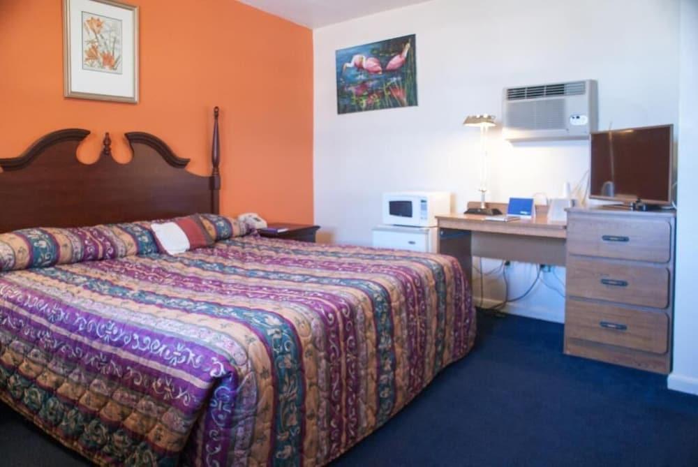 NASSAU HOLIDAY MOTEL photo 6