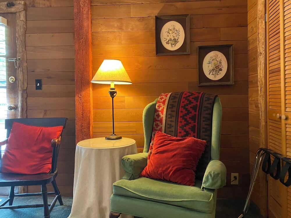 Manitou Lodge photo 7