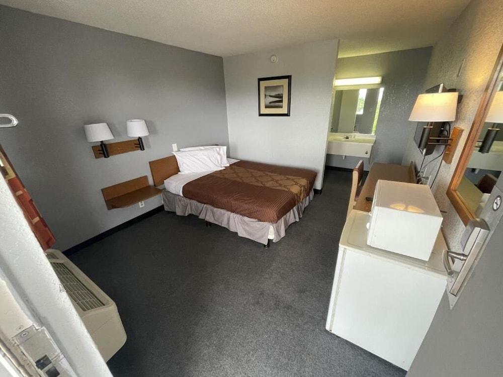 Rodeway Inn Albuquerque West photo 15