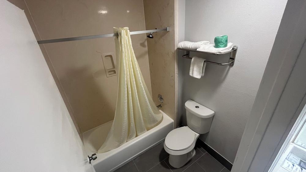 Atria Inn & Suites photo 3