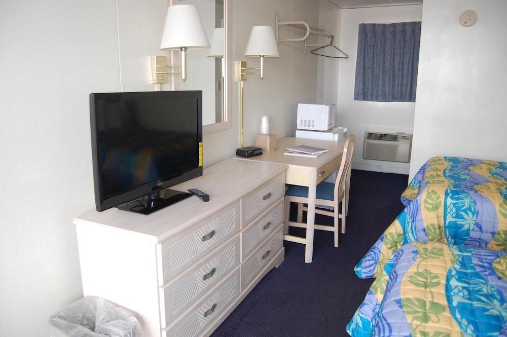 Thunderbird Beach Motel photo 25