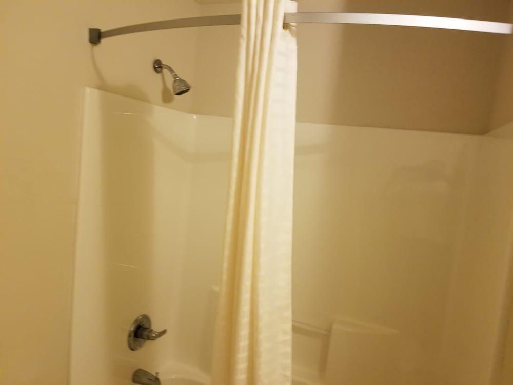 Americas Stay Inn photo 24