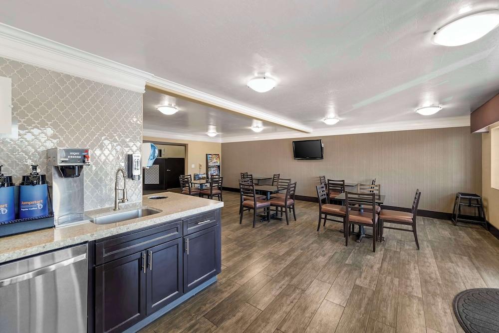 Best Western Liberty Inn photo 25